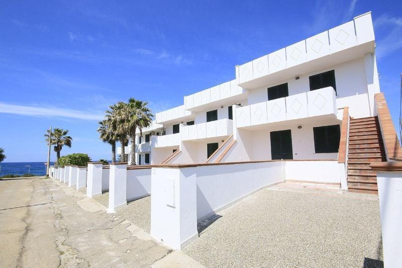 Blu Side Hotel & Residence Торре-Сан-Джованни-Удженто Экстерьер фото