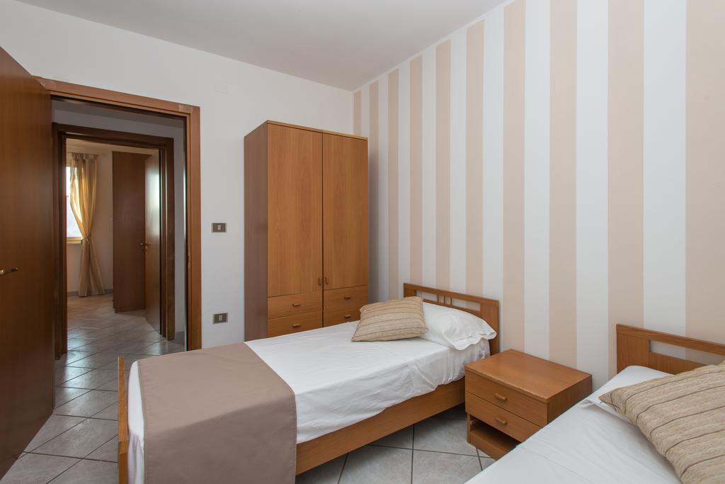 Blu Side Hotel & Residence Торре-Сан-Джованни-Удженто Экстерьер фото