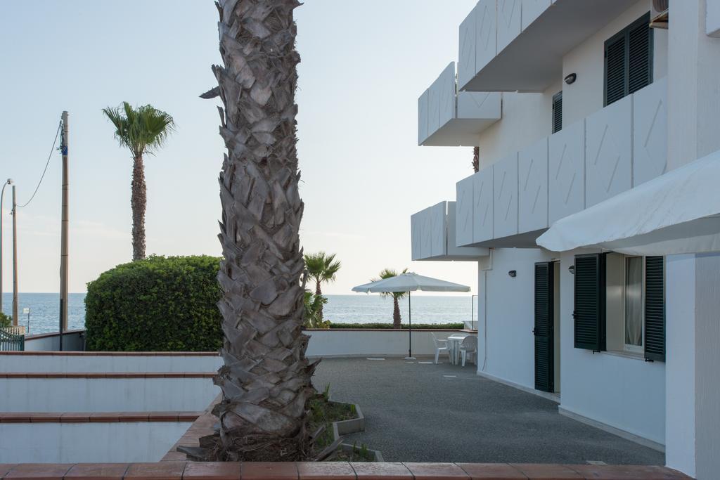 Blu Side Hotel & Residence Торре-Сан-Джованни-Удженто Экстерьер фото