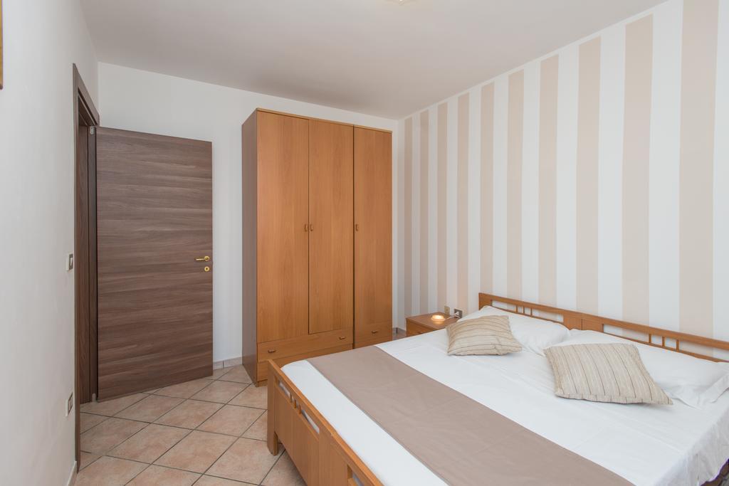 Blu Side Hotel & Residence Торре-Сан-Джованни-Удженто Экстерьер фото